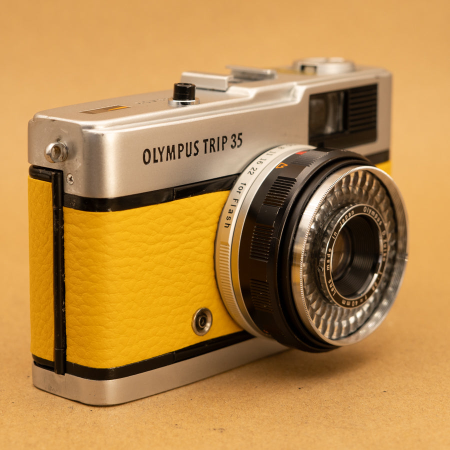 オリンパス トリップ35 Olympus Trip35 オリジナル色(イエロー) Yellow Olympus Trip 35 Film Camera with Roll of Film - Refurbished