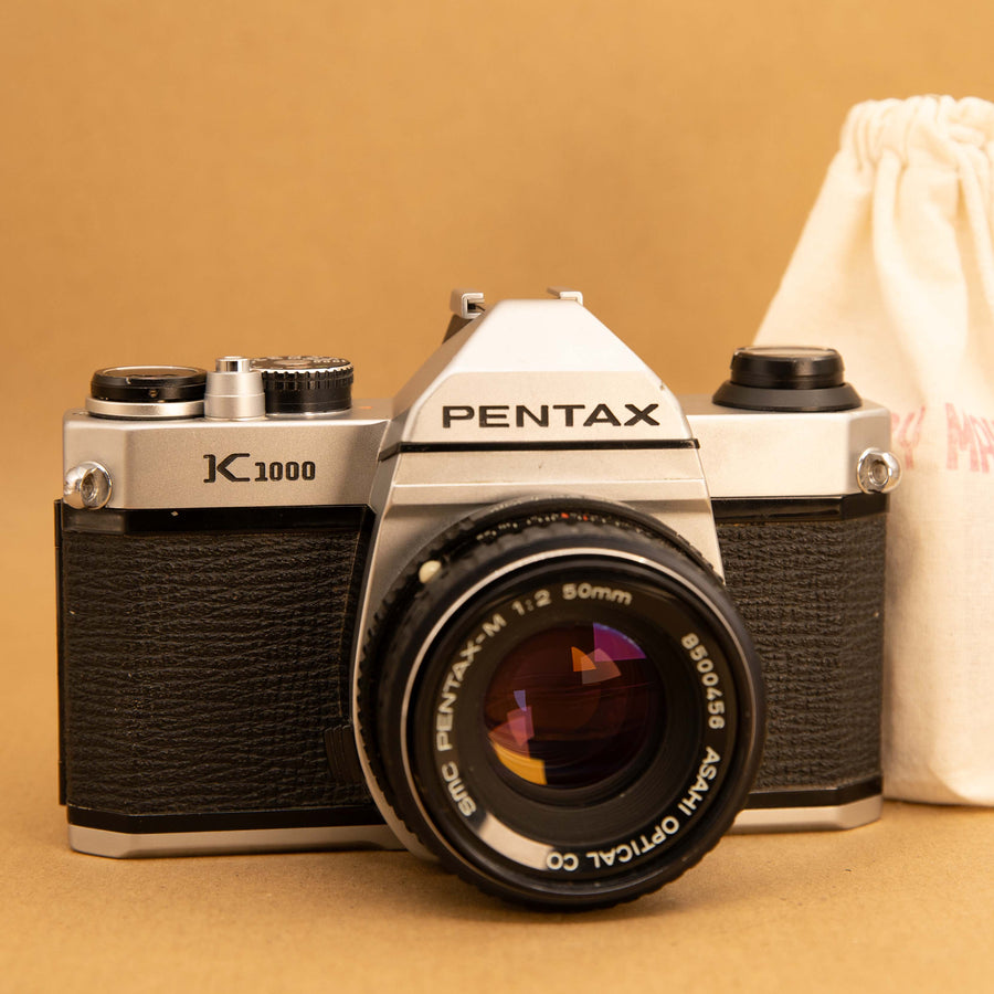 Pentax K1000 con lente de 50 mm f/2