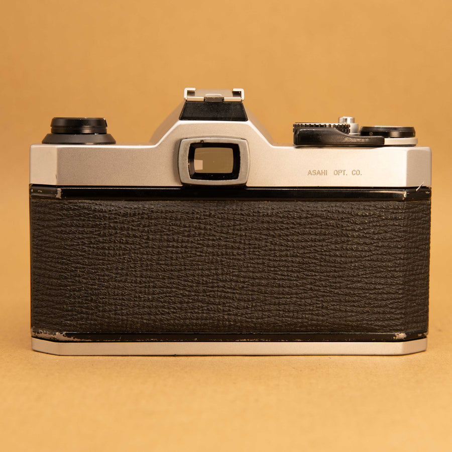 Pentax K1000 con lente de 50 mm f/2