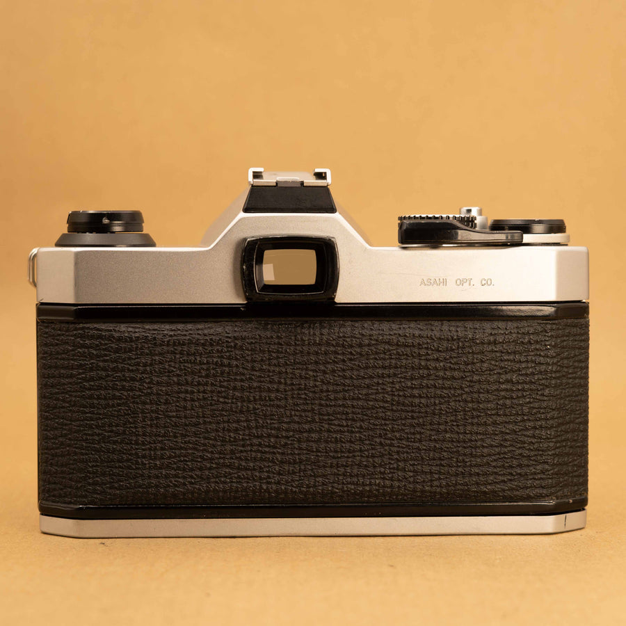 Pentax K1000 con lente de 50 mm f/2