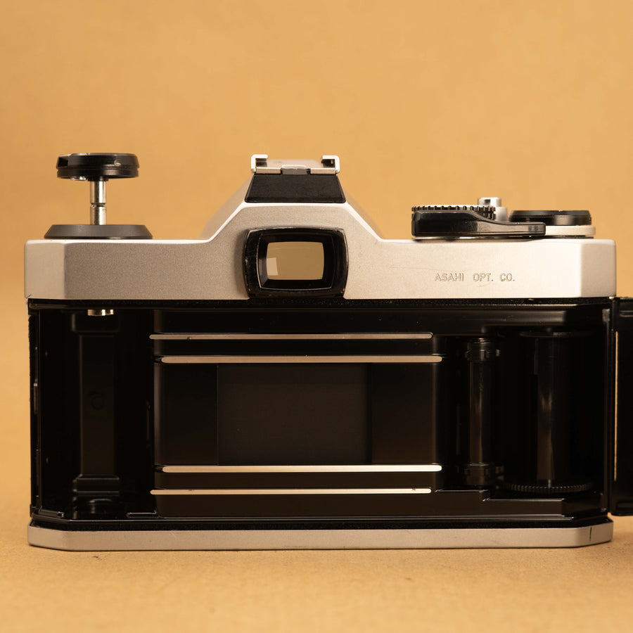 Pentax K1000 con lente de 50 mm f/2