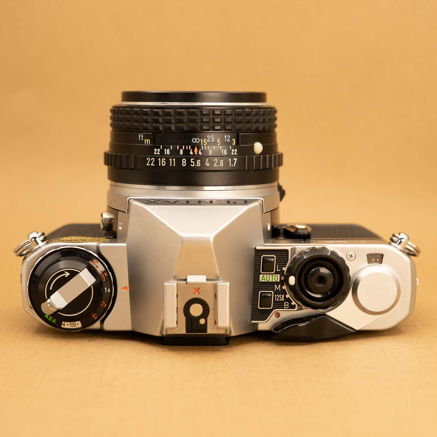 Pentax ME Super con lente de 50 mm f/1.7
