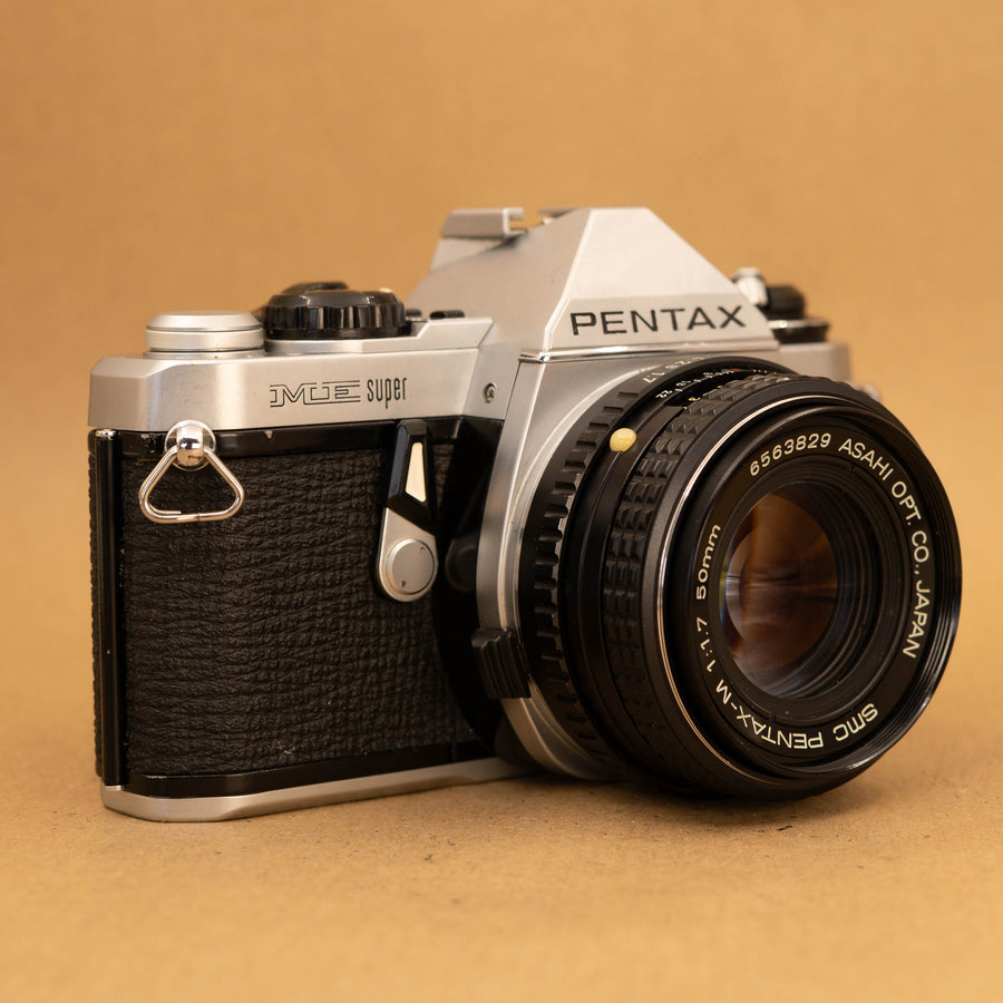 Pentax ME Super avec objectif 50 mm f/1.7