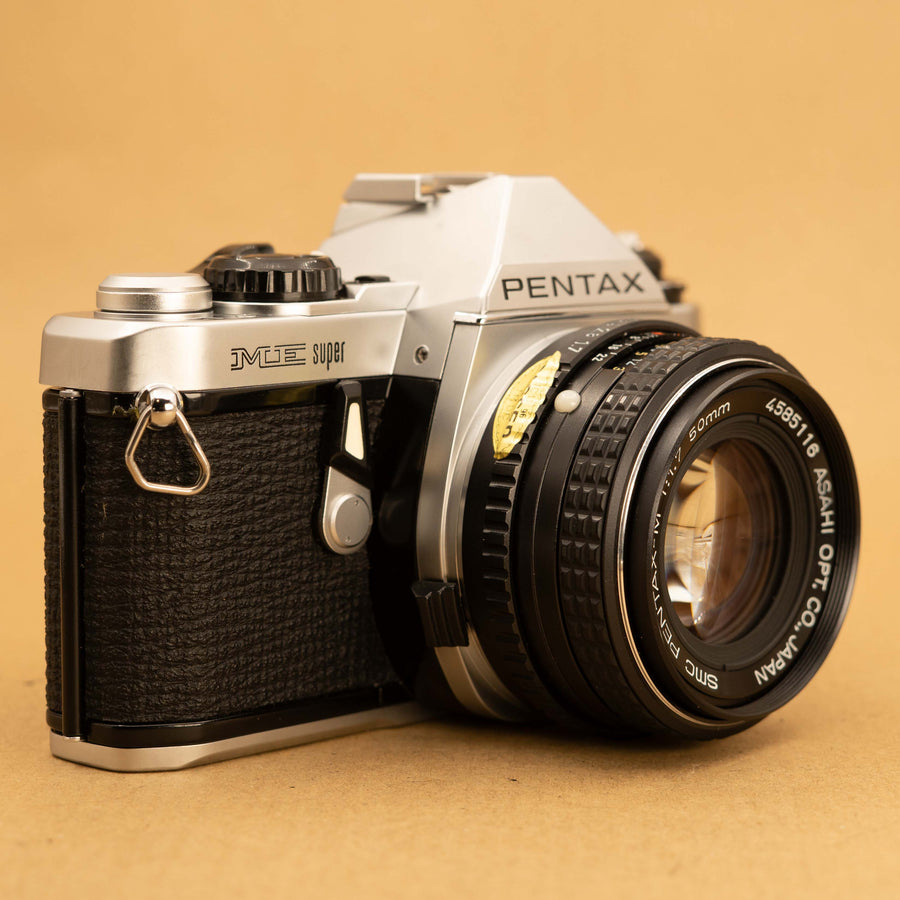 Pentax ME Super avec objectif 50 mm f/1.7