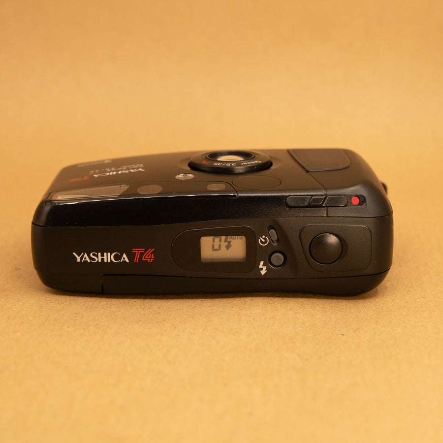 Yashica T4