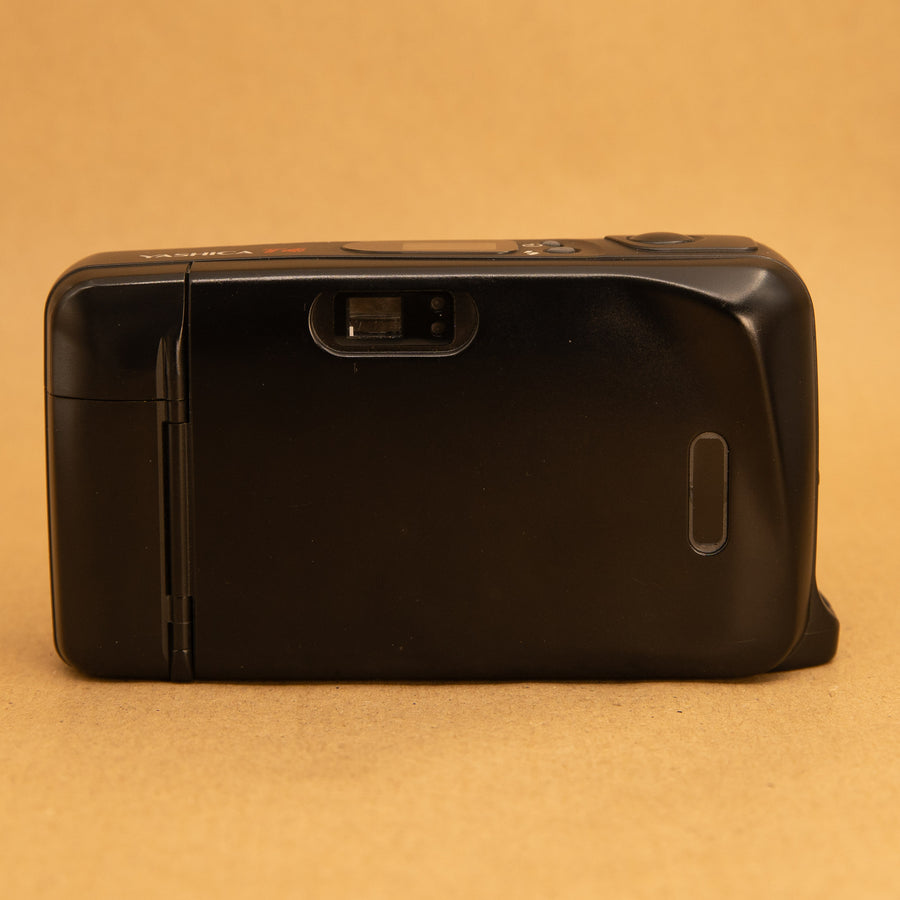 Yashica T4