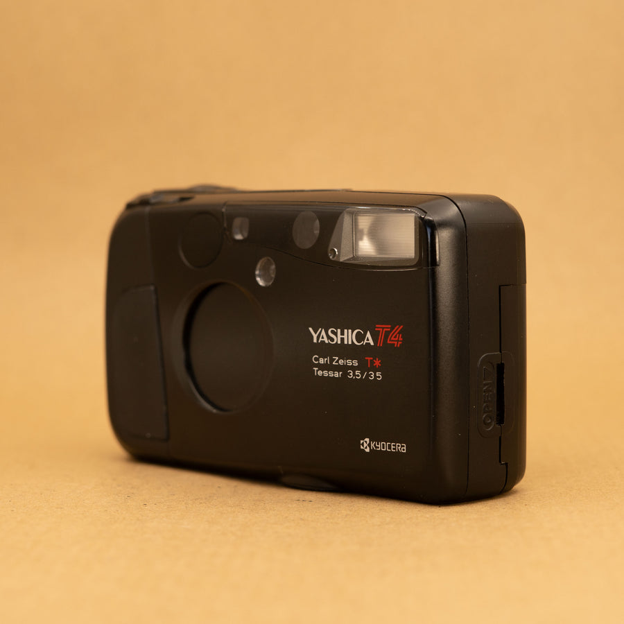 Yashica T4