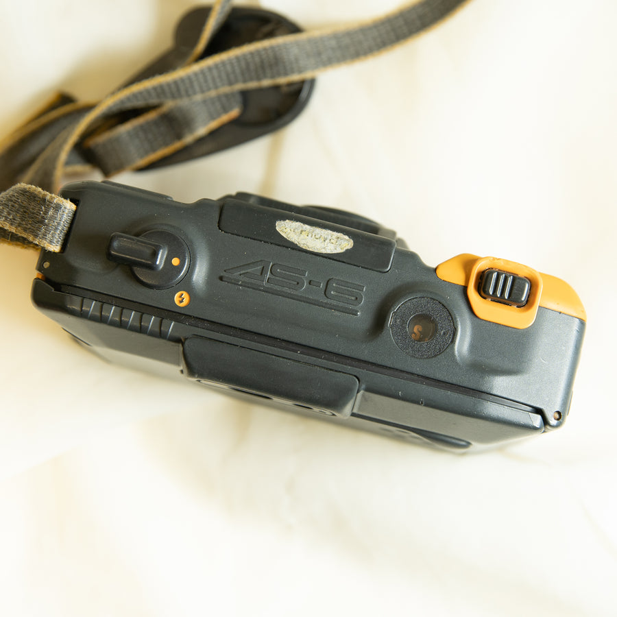 Appareil photo étanche Canon AS-6 avec étui et rouleau de film