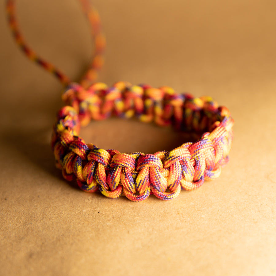 Bracelet paracord réglable fait à la main en différentes couleurs